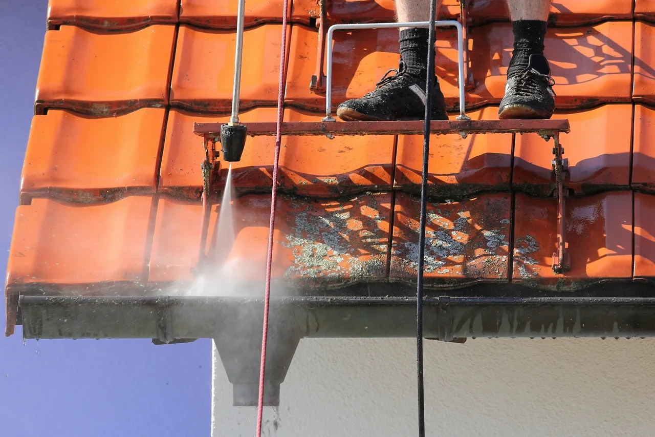 Roof Pressure washing